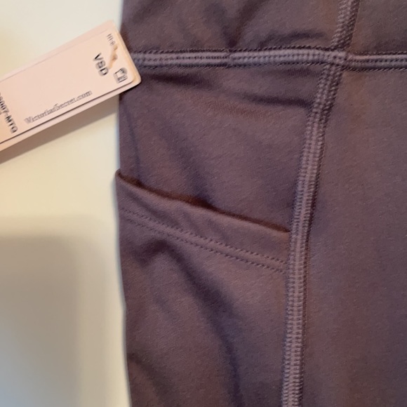 NWT Victoria’s Secret Incredible Essential Legging - Picture 13 of 16
